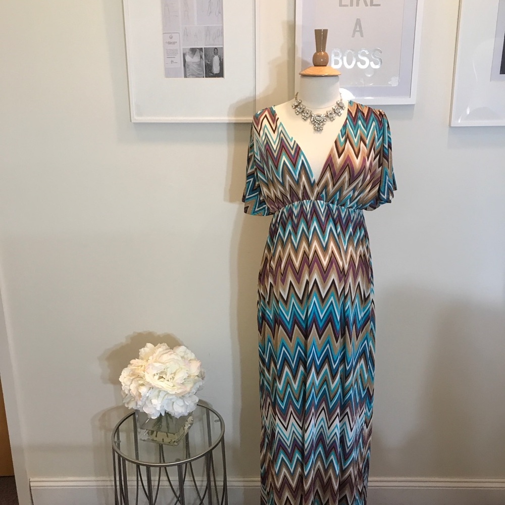 Everly Grey Maternity Chevron Maxi Dress Small NWT